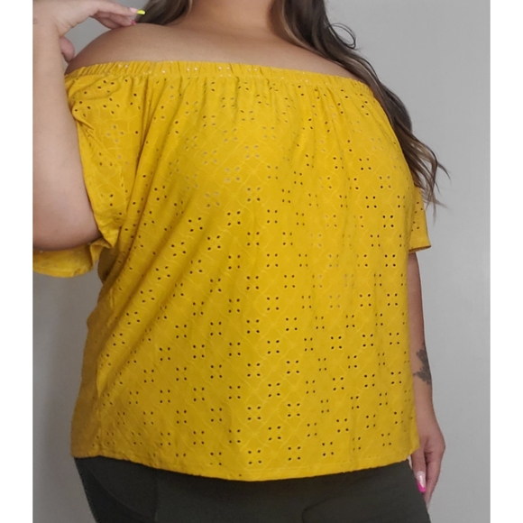 Mustard off the shoulder to0 - Picture 2 of 3